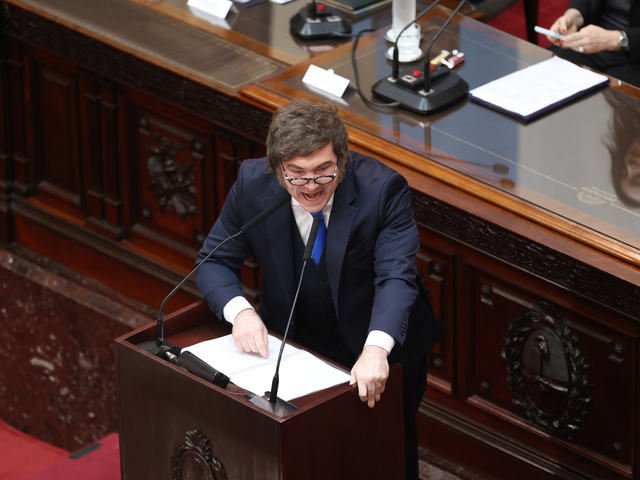 Milei volvió a hablar de la AFA tras el video de la mano derecha de Toviggino contando billetes: “Cada cosa que hacen se ensucian más”