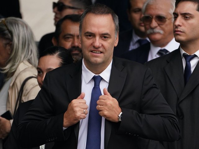 “Adorni es un piojo resucitado“: el biógrafo de Milei volvió a la carga y pidió que el jefe de Gabinete deje el cargo