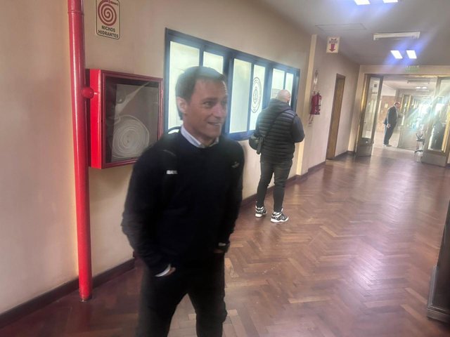 El fiscal ordenó una copia del contenido del celular del contratista de Adorni