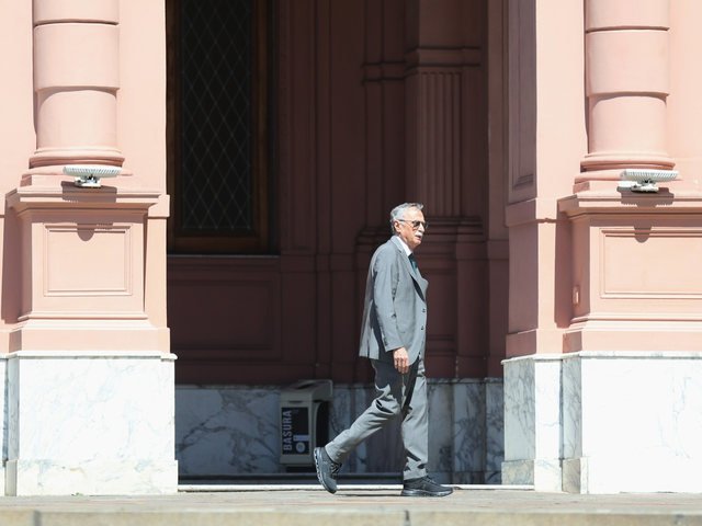 Fuerte gesto del Gobierno a la CGT en la previa electoral: empezó a distribuir $ 62.000 millones a las obras sociales de los gremios