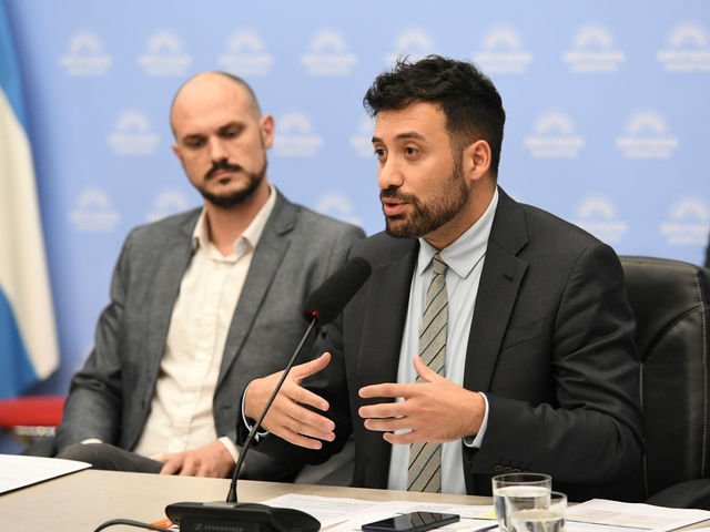 El oficialismo dictaminó la “Ley Hojarasca” con modificaciones, pero sostuvo privilegios para legisladores