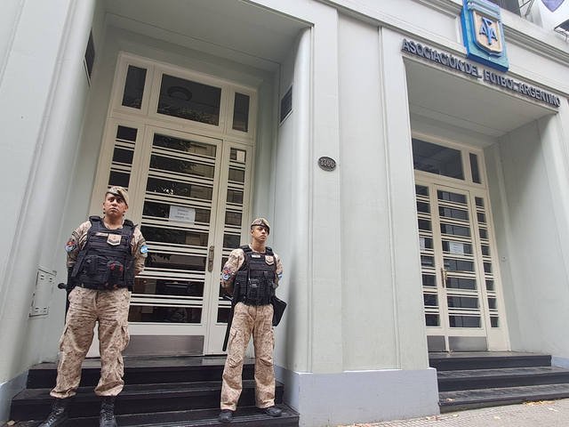 La Justicia allana las sedes de la AFA en Ezeiza y Viamonte por la causa de la mansión de Pilar y los fondos que manejaba Faroni