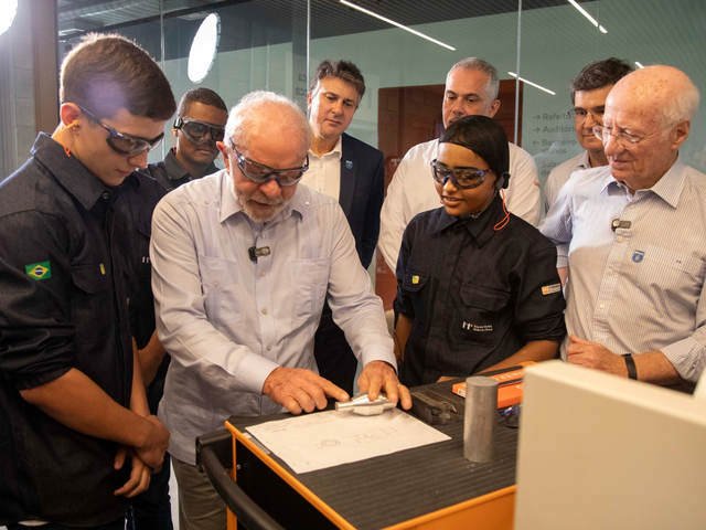 En medio de la tensión de los industriales con el Gobierno, Paolo Rocca inauguró una escuela en Brasil junto a Lula