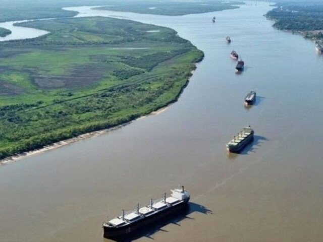 Negociaciones contrarreloj para frenar un decreto que le saca funciones y fondos a la Armada y se las pasa a Prefectura