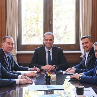 Sigue la búsqueda de respaldo al Presupuesto y a las reformas: el Gobierno recibió a los gobernadores de Chaco y Río Negro