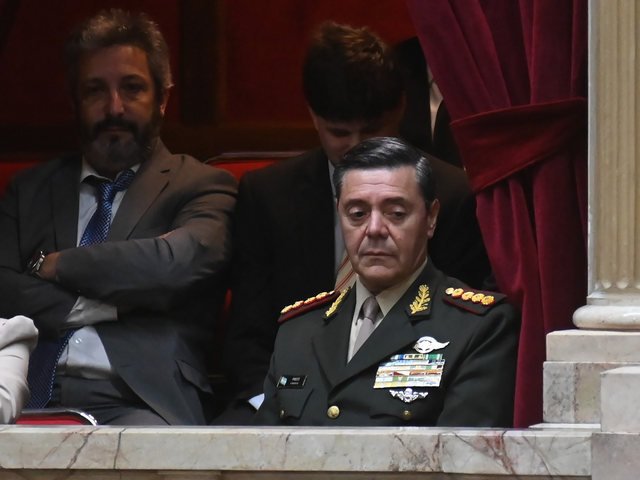 Con un nuevo decreto, el Gobierno facilita que los militares ocupen cargos en la cúpula del Ministerio de Defensa