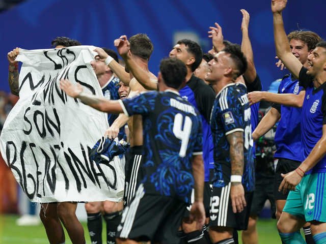 Javier Milei habló de la bandera de Malvinas que mostró la Selección: “Es un sentimiento de todos los argentinos y es perfectamente válido que se quieran expresar”