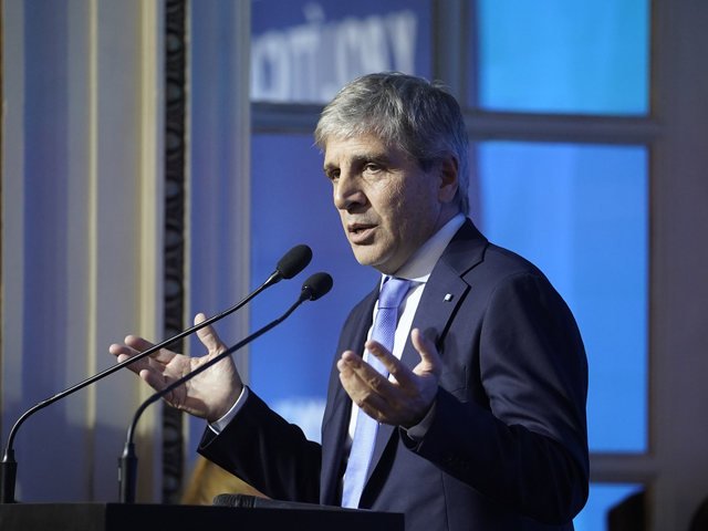 “¿Cuánto facturaste por ese comentario?”, Luis Caputo cruzó con dureza a un consultor peronista que lo acusó de no haber pisado jamás una fábrica