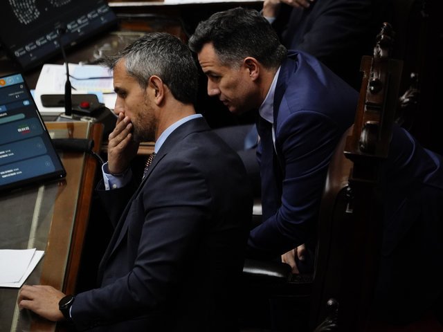 Tensión entre la UCR y Martín Menem por el reparto de los despachos en Diputados