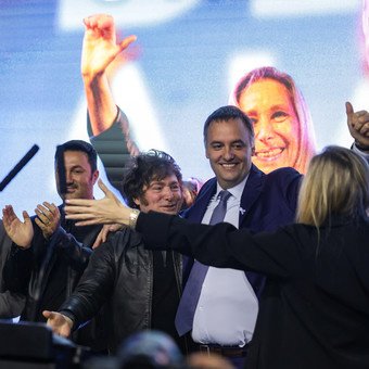 Con Milei y Karina al frente, el Gobierno busca frenar el escándalo que tiene a Adorni en la mira
