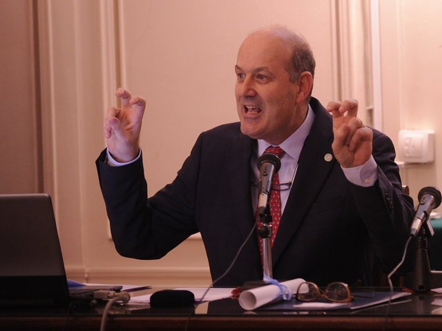 Solo los ministerios de Desregulación y Justicia dejaron de pagar los sueldos en el Banco Nación