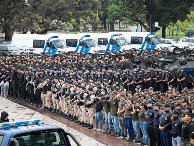 Frente al reclamo de las fuerzas de seguridad federales, el Gobierno les dio un bono de $ 40.000 y sumas extras de hasta $ 300.000