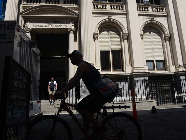 Un banco aparece investigado tanto en la causa por el rulo financiero de la época K como en el caso de la corrupción en la AFA