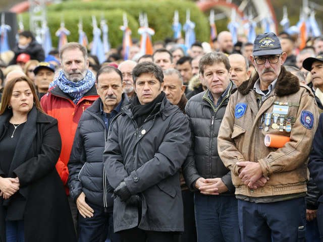 Sin Villarruel, Kicillof lideró la vigilia y el acto por Malvinas en Tierra del Fuego y envió un mensaje de unidad con gobernadores peronistas