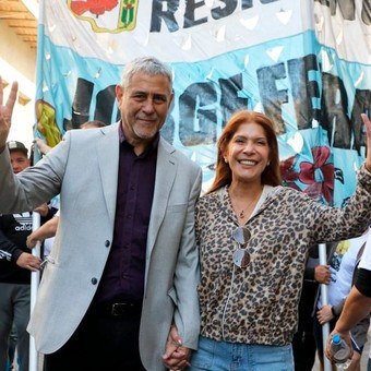 Varios intendentes planean sus sucesiones con esposas y hermanos mientras esperan retocar la ley de reelecciones indefinidas en la Provincia