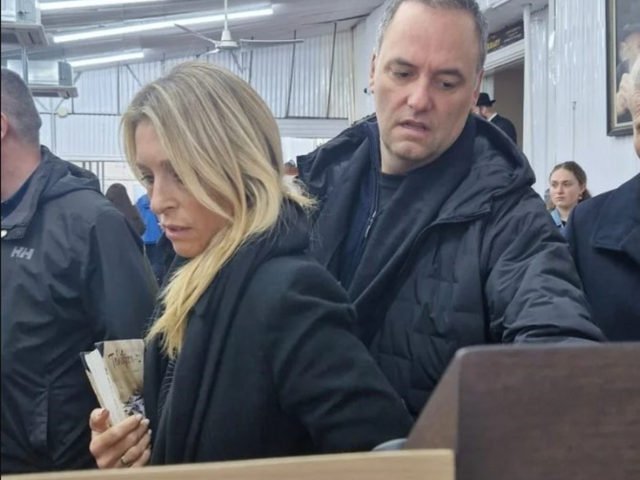 Adorni habló de la frase que usó para justificar el viaje con su esposa a Nueva York: “La palabra no debió ser deslomarse”