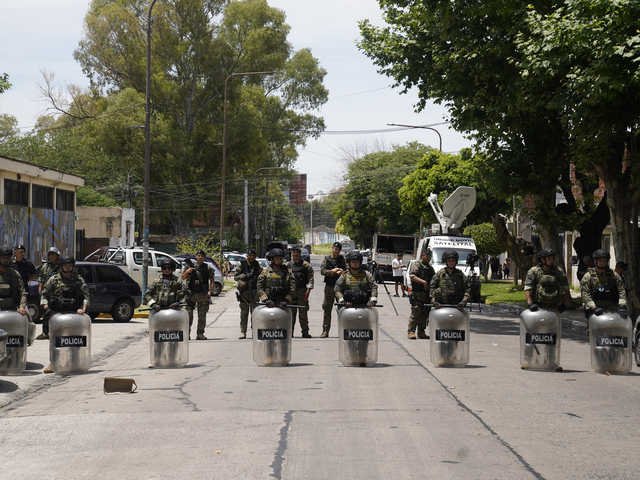 Violento enfrentamiento entre trapitos y la Policía en Quilmes: acusaciones cruzadas entre Mayra Mendoza y Juan Grabois