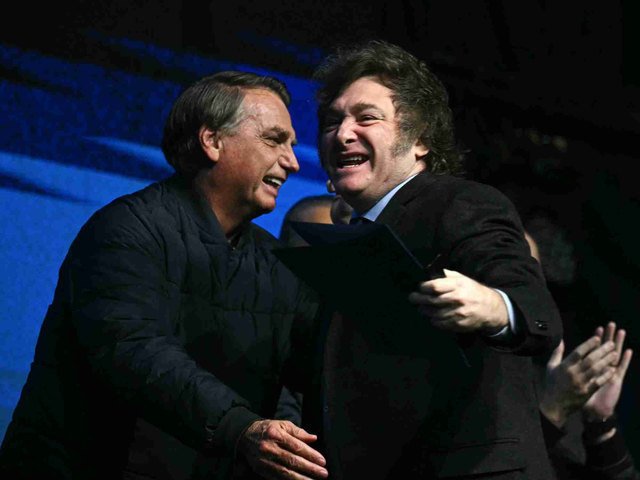 Milei viaja a San Pablo: respaldará la candidatura presidencial de Flavio Bolsonaro, recibirá un premio que ya le dieron a Karina y no verá a Lula