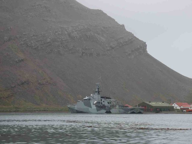 Malvinas: Londres rechazó las quejas del Gobierno por la navegación en aguas argentinas de un buque de guerra que zarpó de las islas