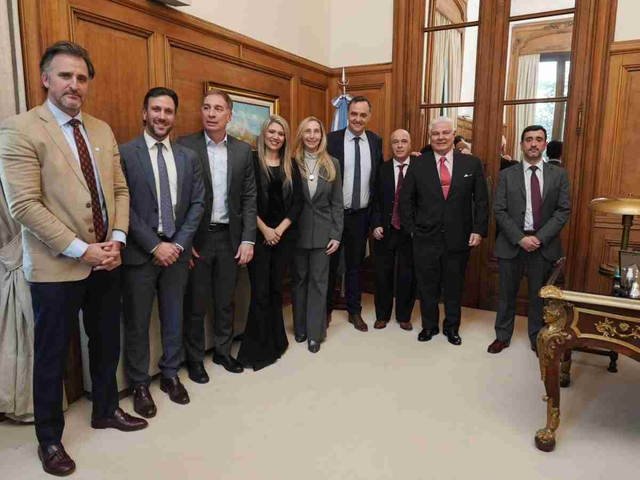 Karina Milei  empieza a vigilar el chat de los senadores libertarios