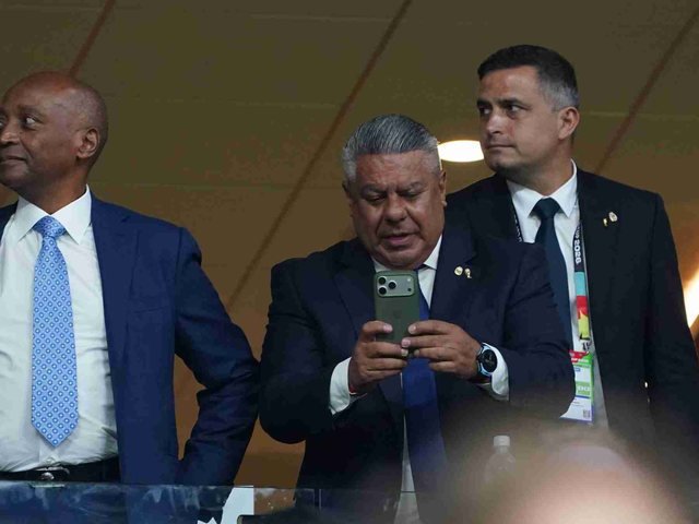 La Justicia de EE.UU. les incautó los teléfonos a Chiqui Tapia y otros dirigentes de la AFA antes del regreso del seleccionado tras la final del Mundial