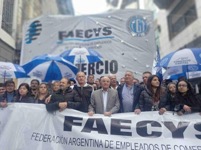 Paritarias: los empleados de Comercio firmaron un nuevo acuerdo y recibirán un aumento trimestral de 5,7%