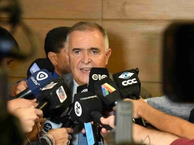 Operaron de urgencia a Osvaldo Jaldo, gobernador de Tucumán: había viajado a Buenos Aires para reunirse con Diego Santilli y se descompensó