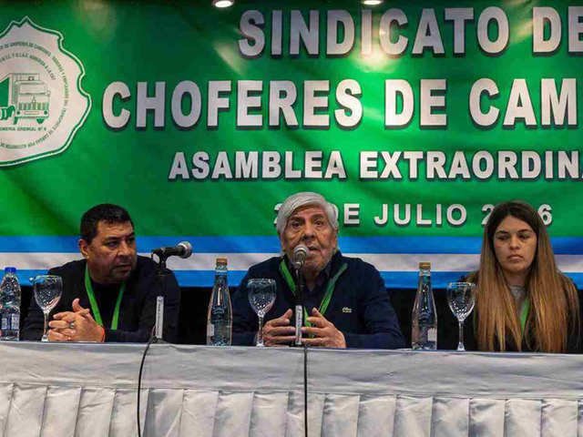 Compras de 53.000 kilos de pescado, sobreprecios y horas extras: así descubrieron la estafa millonaria a Camioneros