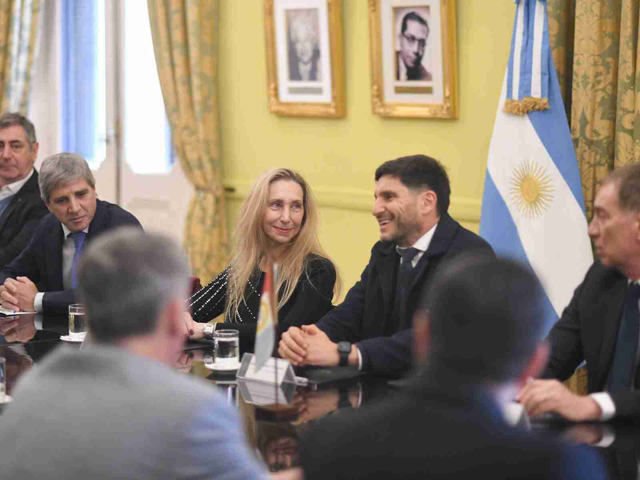 Entre la urgencia económica y el cálculo electoral: Milei acelera las reformas económicas en el Congreso mientras se abraza a la suspensión de las PASO
