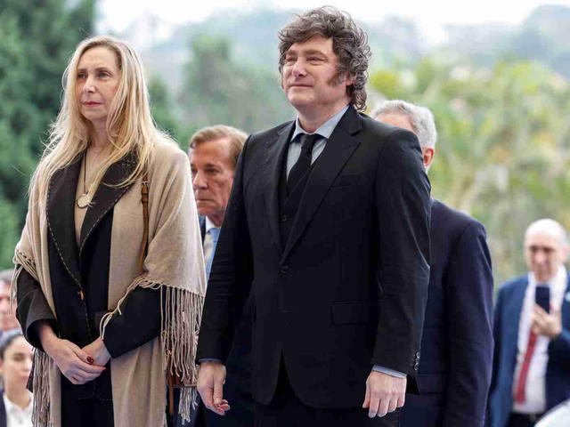 Las urgencias de los hermanos Milei y la presión sobre Caputo