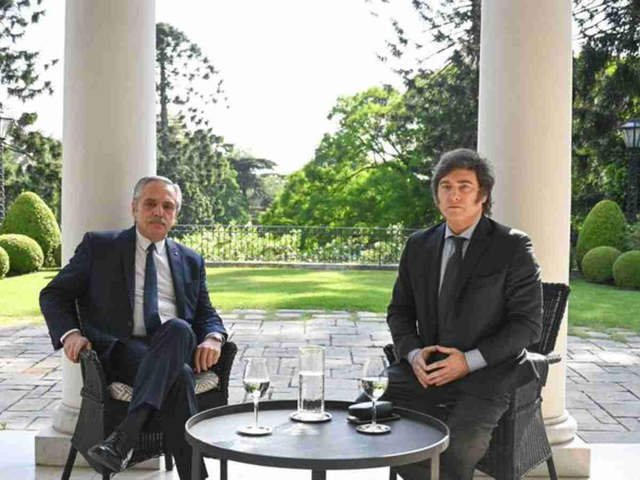 “Un pobre imbécil”: Alberto Fernández cruzó otra vez a Milei y aseguró que la sociedad argentina lo “canceló” tras dejar la Presidencia