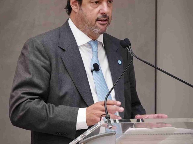 Interna oficial: el Gobierno desplazó a un funcionario de Santiago Caputo tras quitarle el control de áreas clave