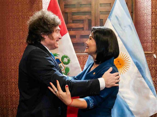 Milei participó en Perú de la asunción presidencial de Keiko Fujimori: “Tenemos un montón de amigos en común”