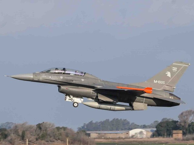 Una visita a la base de los aviones caza F-16: seguridad extrema y tecnología de “las guerras del futuro”