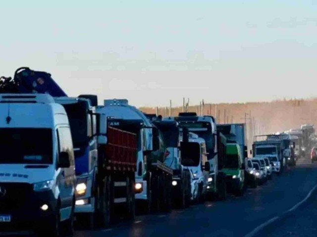 Un gobernador quiere poner peajes a los camiones que van a Vaca Muerta: argumenta que el tránsito pesado creció el 900% en sus rutas