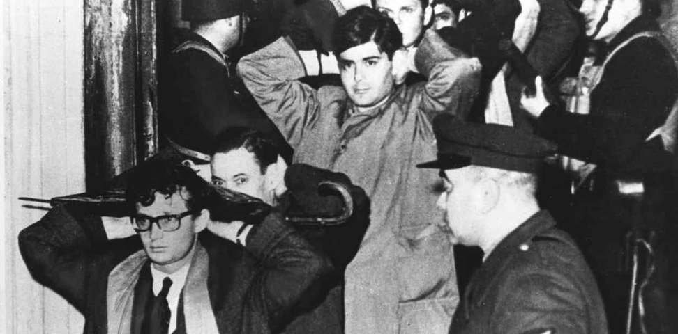 La “noche de los bastones largos”, una violenta sangría de la educación