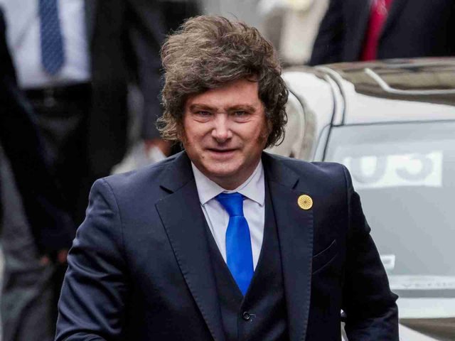 Le preguntaron a Milei por las familias argentinas que se endeudan o no llegan a fin de mes y respondió: “No somos Suiza, pero estamos mucho mejor”