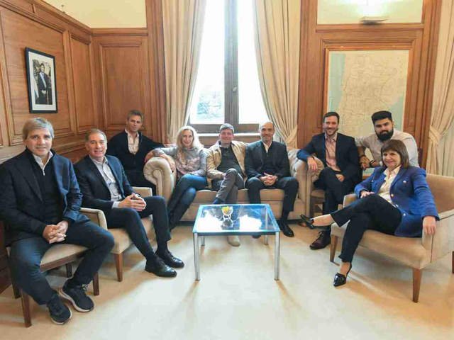 Javier Milei y sus medidas, EN VIVO: el Gobierno reúne a la Mesa Política con la mira puesta en el proyecto de Ley de Tierras