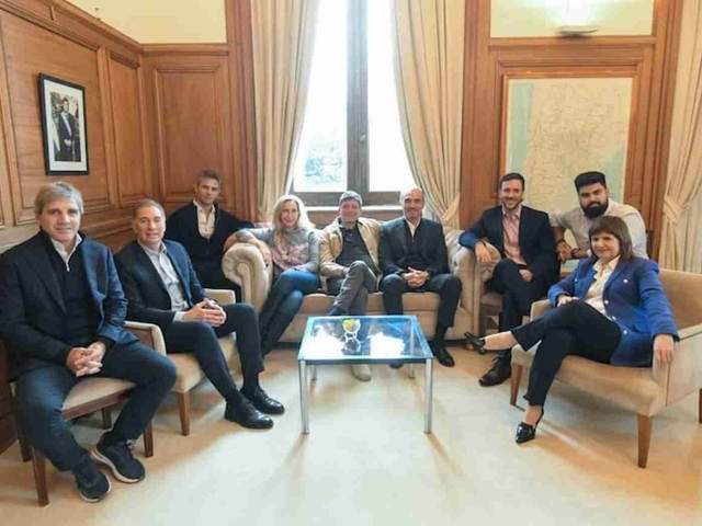 Se reunió la mesa política del Gobierno con la urgencia de destrabar la Ley de Tierras en el Senado
