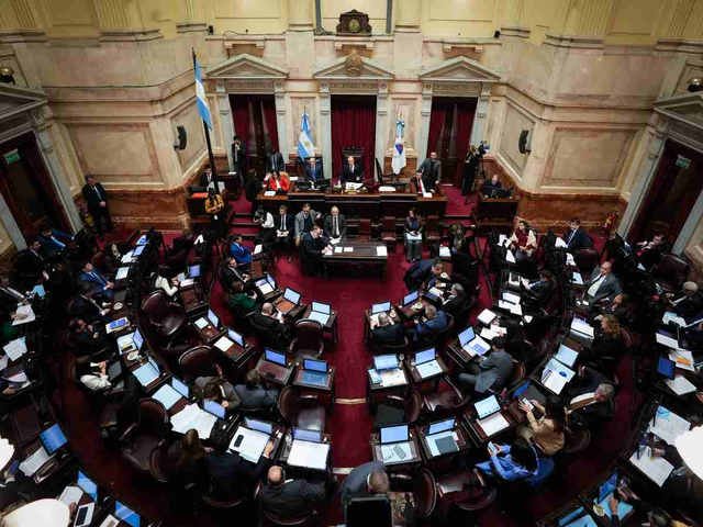 Senado: el oficialismo aprobó la ley que acelera desalojos pero tuvo retirar otro capítulo para evitar una derrota