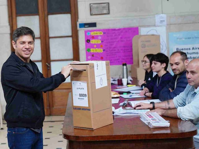 El dilema de Kicillof: cómo es el método para evitar largas filas en una elección concurrente que estudian en la Provincia