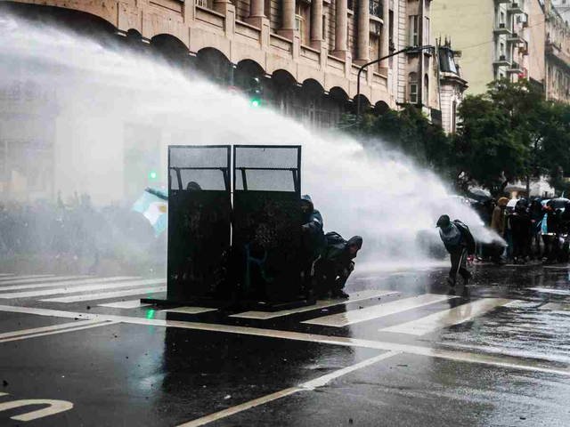 La Justicia imputa a varios de los 30 detenidos por los incidentes en el Congreso y libera a otros
