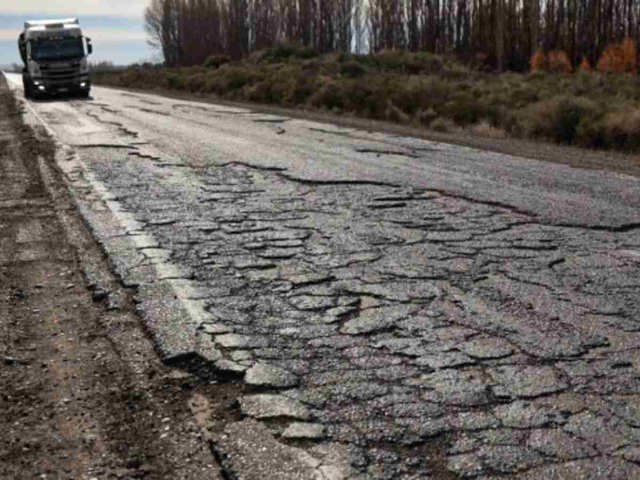 El vocero presidencial admitió un desvío de fondos para mantener el superávit y desató denuncias y criticas al Gobierno