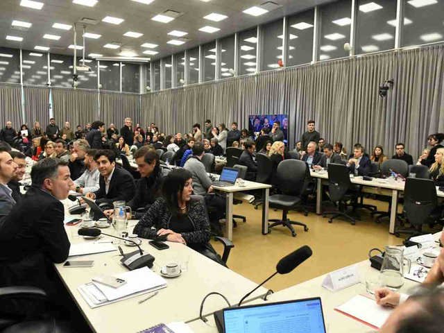Tras un debate convulsionado y sin el peronismo, LLA dictaminó el proyecto que modifica la Carta Orgánica del Banco Central