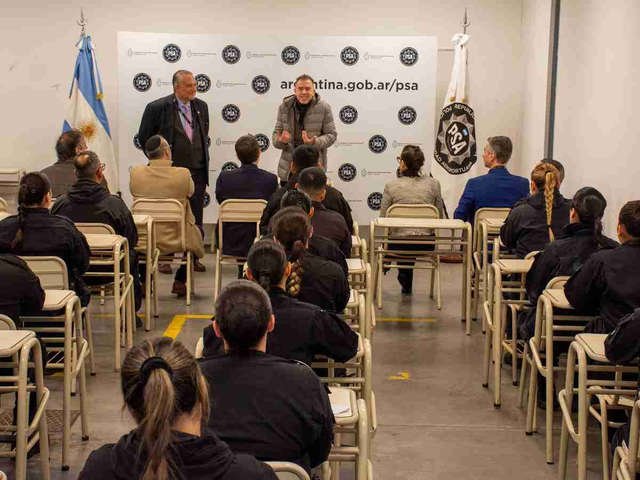La estrecha relación entre el Gobierno e Israel: ahora le dan clases de hebreo a los efectivos de la PSA