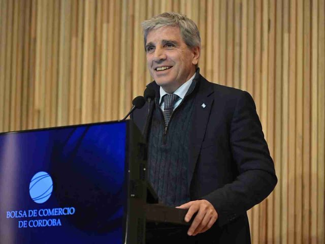 Los fondos fiduciarios bajo la lupa: la oposición dice que Economía acumuló más de US$ 3 mil millones para uso discrecional