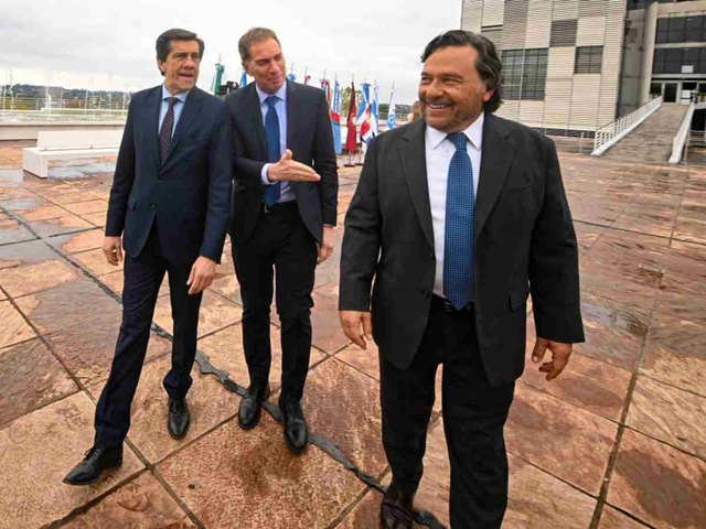 Santilli y Caputo recibirán a los gobernadores del Norte Grande: reducción de tarifas por zona cálida para destrabar el debate por zonas frías