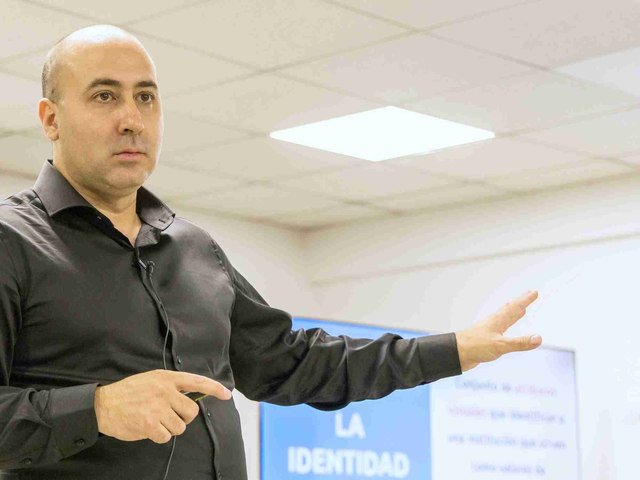 La Justicia de Bolivia abre hoy el celular de Cerimedo para buscar pruebas del intento de femicidio de su pareja