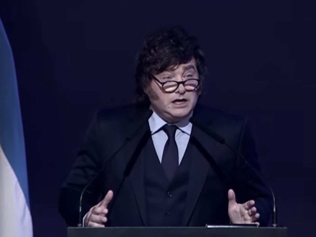 Javier Milei atacó la ley de aborto y le atribuyó un presunto impacto negativo en la economía: “Estamos pagando muy caro la locura de los pañuelitos verdes”