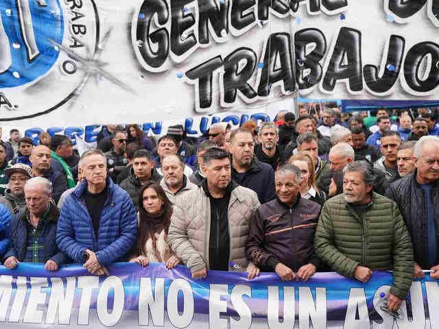 La CGT marchó por las familias endeudadas y le pidió al Gobierno que regule las tasas de interés de los préstamos